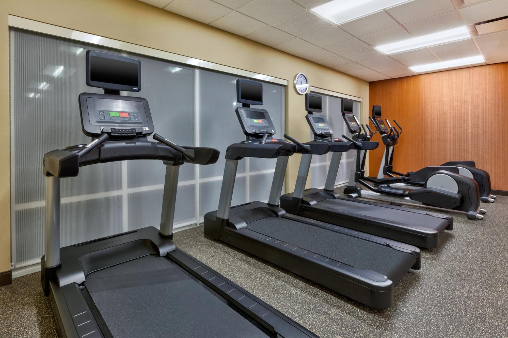 Towneplace Suites By Marriott Grand Rapids Airport Southeast Buitenkant foto