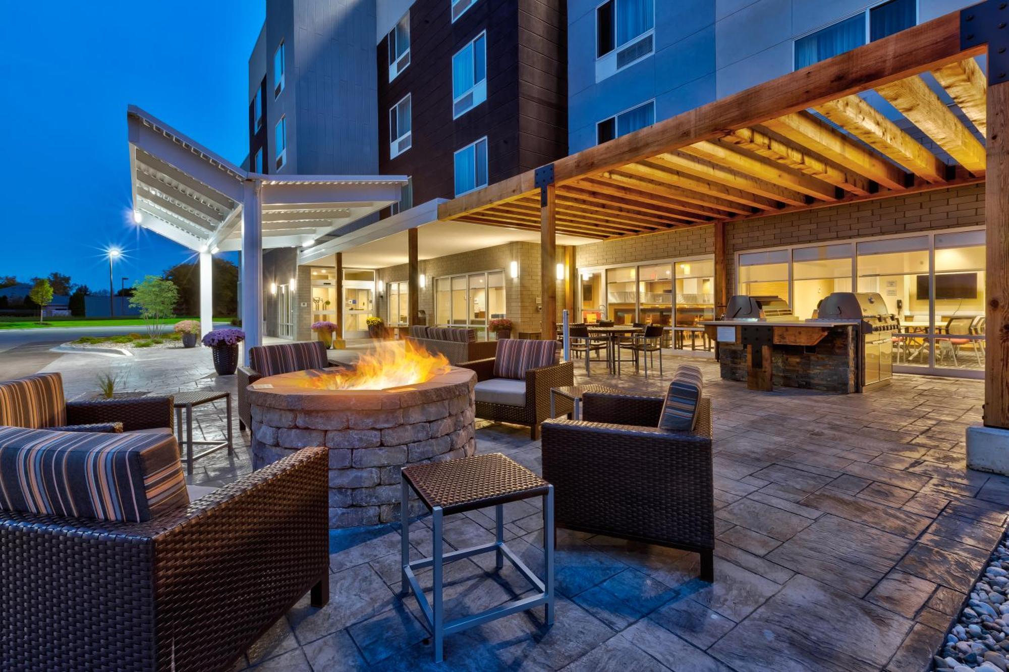 Towneplace Suites By Marriott Grand Rapids Airport Southeast Buitenkant foto