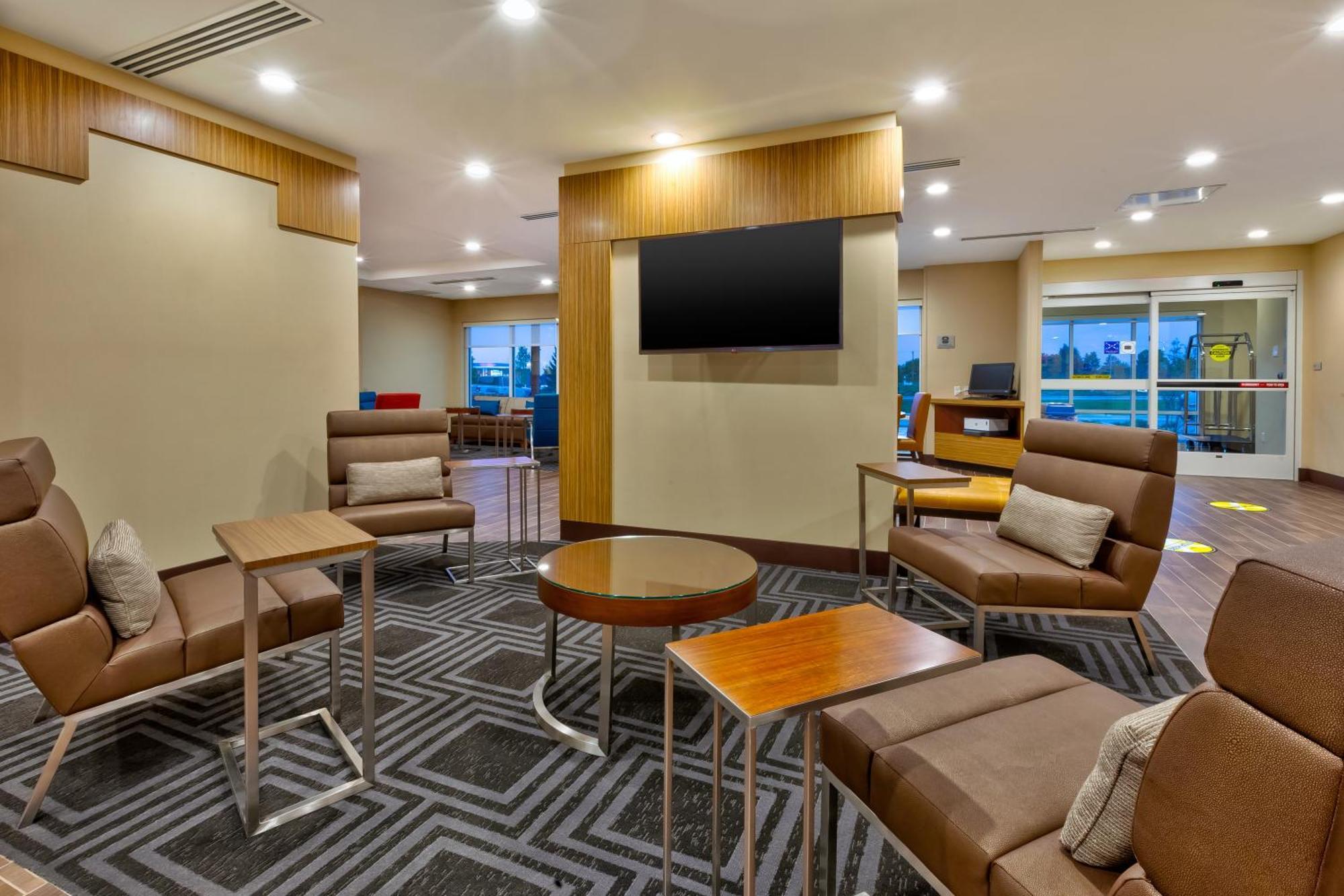 Towneplace Suites By Marriott Grand Rapids Airport Southeast Buitenkant foto